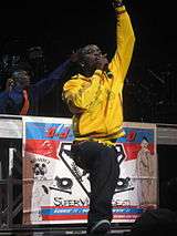 Akon performing