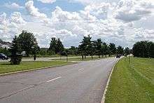 Looking southward alongside the Aviation Parkway, from south of the Montreal Road intersection