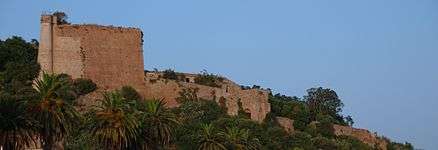 Fort au dessus du port à Béjaïa 2.jpg