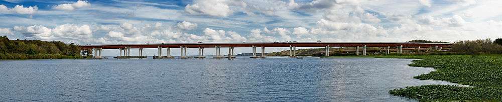 Panorama of the bridge, which is a fairly level girder bridge. The image is nice, although the bridge itself is not remarkable from an architecture/engineering standpoint.