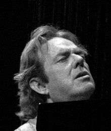 Photo of Jimmy Webb singing at the piano