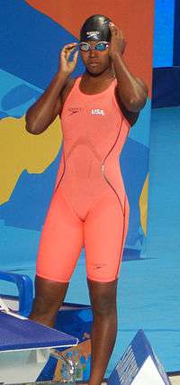 Simone Manuel before an race