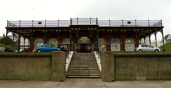 One-storey building with verandah in wrought ironwork in British colonial style