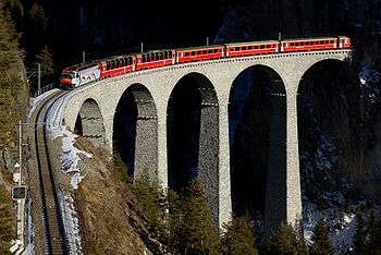 A train crossing the viaduct.